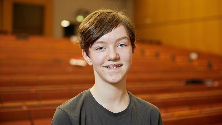 Jarah Hofmann (13) vom Maria-Ward-Gymnasium Aschaffenburg sagt 'Kartoffeln' zu Kartoffeln.&nbsp;