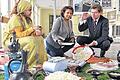 Traditionelle Kaffeezeremonie: Almaz Böhm (Mitte) und Würzburgs Oberbürgermeister Georg Rosenthal als Wettpate.