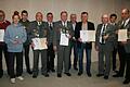 Die Jubilare und Geehrten des Vereins (von links): Max Brust, Hannah Beller, Max Reuter, Günter Rosenkranz, Alexander Wirtheim, Edwin Fella, Wolfgang Kenner, Gottfried Wirtheim, Oswald Steiger, 2. Schützenmeister Tobias Keßler und 1. Schützenmeister Axel Höfler.