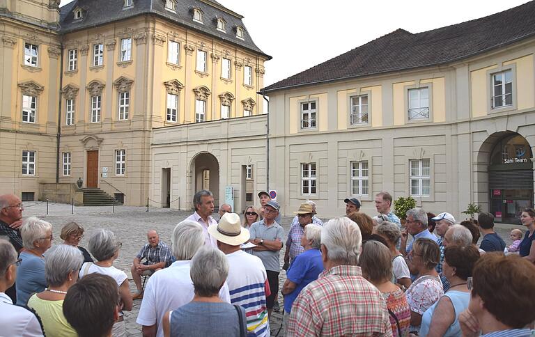 Die verschiedenen Funktionen des Schlosses zwischen 1933 und 1945 stellte Bernd Göbel während der Führung zum Nationalsozialismus vor.