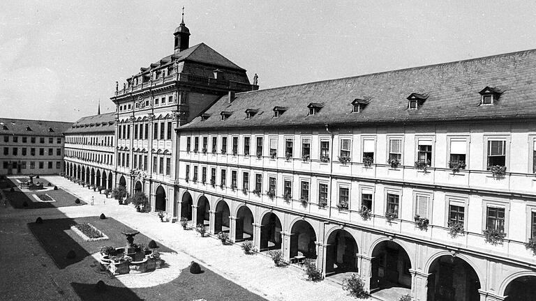 Derzeit wegen Corona leider nicht zugänglich: der Innenhof mit dem Fürstenbau des Juliusspitals, hier auf einem Archivbild.