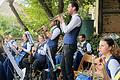 Bei ihrem Herbstfest im Pfarrgarten spielte die Riedener Musikkapelle beschwingte Unterhaltungsmusik.