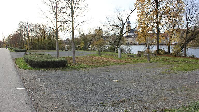 Der Kitzinger Wohnmobil-Stellplatz wird regelmäßig ausgezeichnet als einer der Top-Plätze Deutschlands. So leer wie im November sieht man ihn sonst nie. Das liegt an dem Reiseverbot während des Teil-Lockdowns.