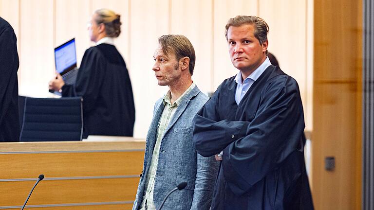 Prozess gegen im Fall Maddie Verdächtigen       -  Verteidiger Friedrich Fülscher (r.) will eine Verurteilung seines Mandanten Christian B. anfechten. (Archivfoto)