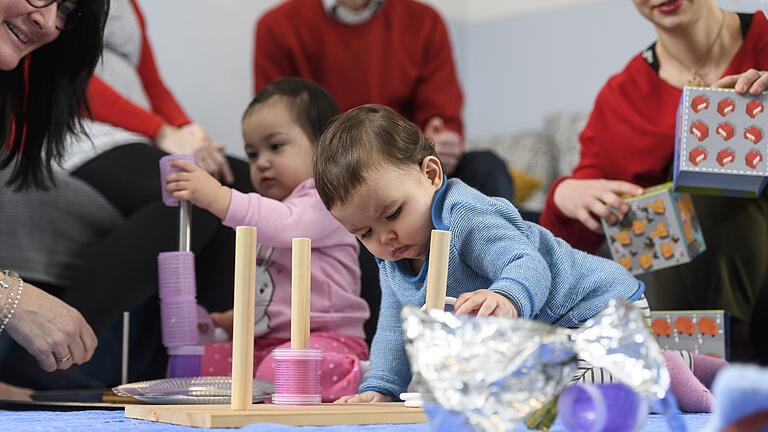 Spiel und Spaß im Baby-Café an der Lindleinsmühle. Spiel und Spaß im Baby-Café an der Lindleinsmühle. 