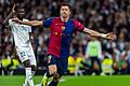 Real Madrid - FC Barcelona       -  Torjäger Lewandowski erzielt zwei Tore für Barcelona.