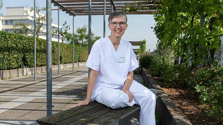 Anja Steinrücken-Bayer aus Schweinfurt arbeitet als Krankenschwester auf der Palliativstation am Universitätsklinikum Würzburg. Anja Steinrücken-Bayer aus Schweinfurt arbeitet als Krankenschwester auf der Palliativstation am Universitätsklinikum Würzburg.