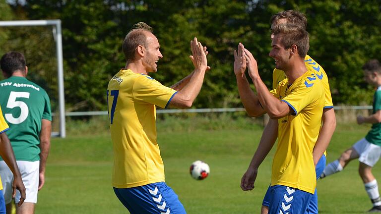 Konnten auch am Wochenende wieder gemeinsam jubeln: Maximilian Schmitt und Florian Hetzel (links) vom TSV Grettstadt (Archivbild).