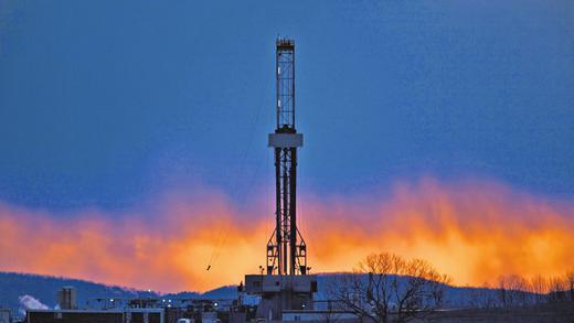 Ölboom in den USA: Der Bohrturm einer Förderplattform in Pennsylvania, die nach der Frackingmethode arbeitet.