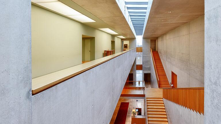 Der Berliner Architekt Volker Staab hat mit dem Museum Georg Schäfer einen markanten Bau geschaffen, der den südlichen Stadteingang Schweinfurts dominiert.