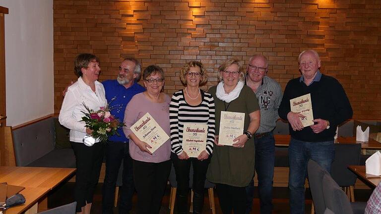 Der Automobilclub ehrte langjährige Mitglieder: (von links) Conny Emmerich, Kurt Kriegsmann, Hanna Horn, Elisabeth Hagenbucher, Jutta Herbert, Herbert Emmerich, Günter Fertig