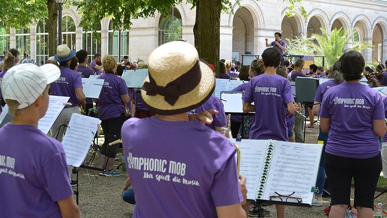 Üben, üben, üben war zunächst im Kurgarten angesagt, bevor das Konzert um 15 Uhr begann.&nbsp;