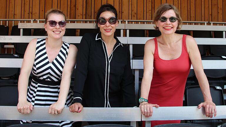 Sie bringen die Geschichten unterschiedlichster Frauen auf die Bühne der Frankenfestspiele: (v.l.) Anne Steffens ('Der Vetter aus Dingsda'), Susanne Jansen ('Glorious!'), Antje Rietz ('Hello Dolly').