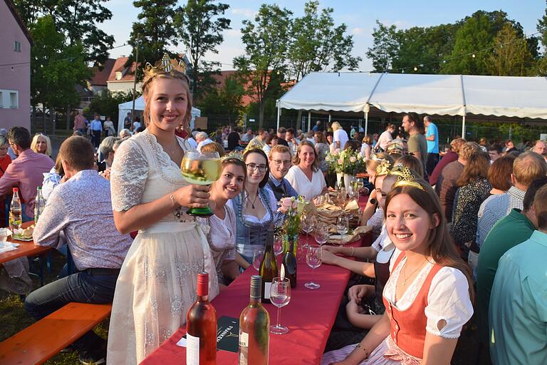 Weinprinzessin Marie Merbecks freute sich, endlich 'Ihr' Weinfest eröffnen zu dürfen.