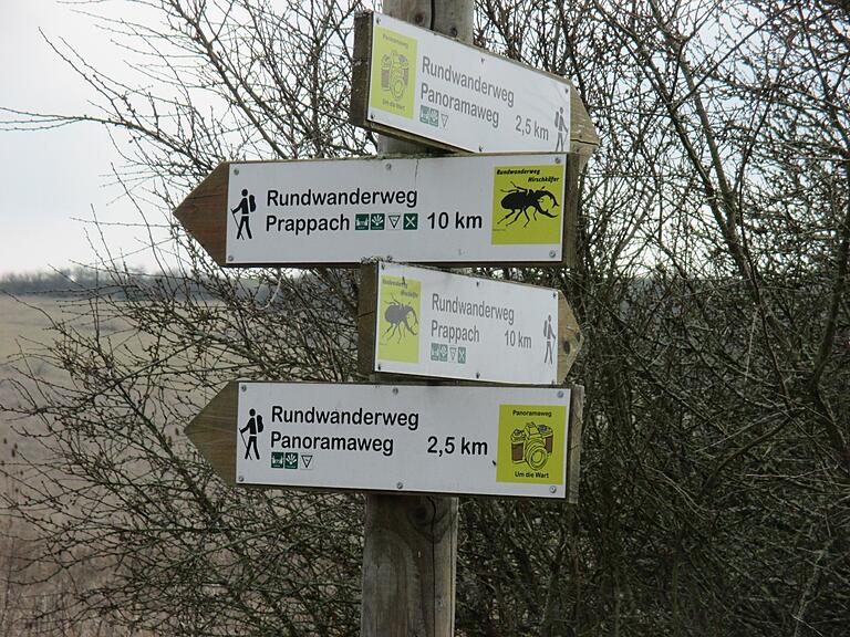 Viele Wanderwege wurden angelegt, wie der Rundwanderweg über Prappach oder der Panoramaweg rund um die Wart bei Königsberg Viele Wanderwege wurden angelegt, wie der Rundwanderweg über Prappach oder der Panoramaweg rund um die Wart bei Königsberg