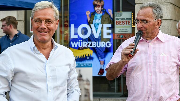 CDU -Vize Norbert Röttgen wollte den CSU-Bundestagsabgeordneten Paul Lehrieder im Wahlkampf unterstützen. Impfgegner störten den Auftritt. CDU -Vize Norbert Röttgen wollte den CSU-Bundestagsabgeordneten Paul Lehrieder im Wahlkampf unterstützen. Impfgegner störten den Auftritt. 