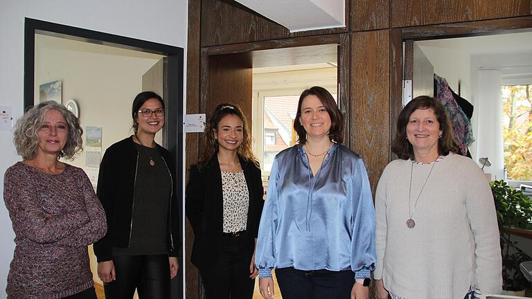 Das aktuelle Team der Kolping-Schuldner- und Insolvenzberatung in Schweinfurt: Im Bild (von links) Dorita Bruzzano (Verwaltung), die Beraterinnen Stefanie Mößlein, Ilayda Cengiz, Angelika Balko und Leiterin Michaela Link. Das aktuelle Team der Kolping-Schuldner- und Insolvenzberatung in Schweinfurt: Im Bild (von links) Dorita Bruzzano (Verwaltung), die Beraterinnen Stefanie Mößlein, Ilayda Cengiz, Angelika Balko und Leiterin Michaela Link.