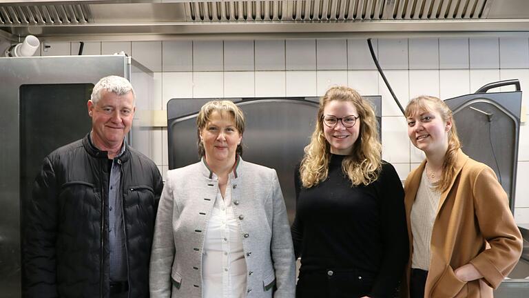 In der ehemaligen Bäckerei Rudolph in Eußenheim wird für das Cateringunternehmen Schmauseglück gekocht. Von links nach rechts: Thomas, Irmgard, Susanne und Franziska Wolf. In der ehemaligen Bäckerei Rudolph in Eußenheim wird für das Cateringunternehmen Schmauseglück gekocht. Von links nach rechts: Thomas, Irmgard, Susanne und Franziska Wolf.