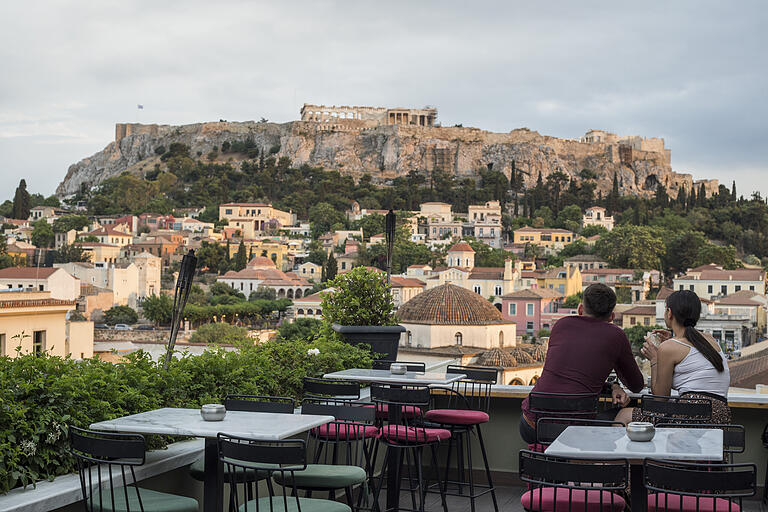 Ab dem 15. Juni dürfen internationale Flüge wieder in Athen landen, ab dem 1. Juli auch auf den griechischen Inseln, die weitgehend von der Pandemie verschont wurden.&nbsp;