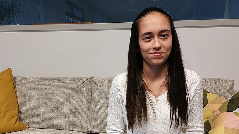 Lynn Christ (15 Jahre) aus Zimmern habe nicht gewusst, dass ihr Opa an Krebs erkrankt war, sagt sie und bedauert, dass sie sich nicht von ihm habe verabschieden können. Lynn Christ (15 Jahre) aus Zimmern habe nicht gewusst, dass ihr Opa an Krebs erkrankt war, sagt sie und bedauert, dass sie sich nicht von ihm habe verabschieden können.