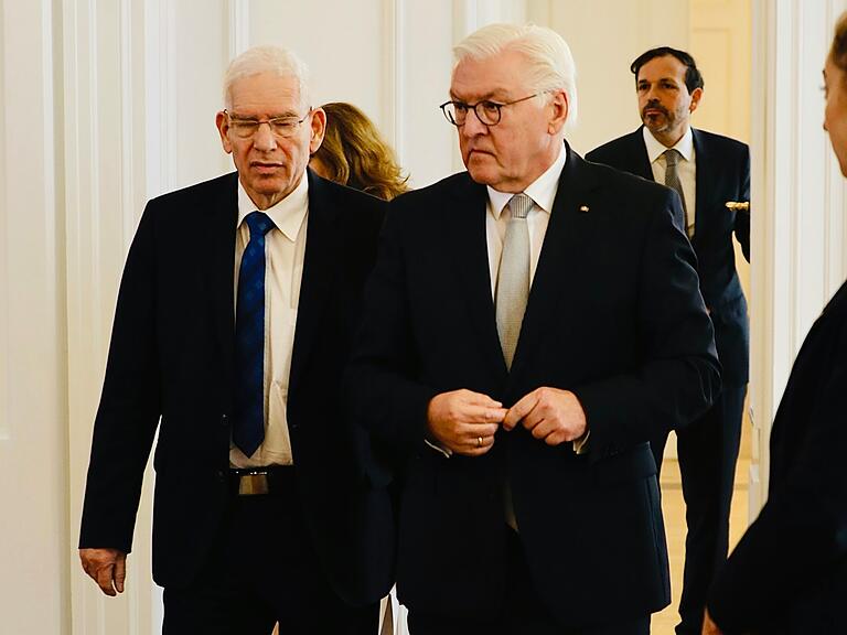 Josef Schuster mit Bundespräsident Frank-Walter Steinmeier im November 2022 in Berlin. Josef Schuster mit Bundespräsident Frank-Walter Steinmeier im November 2022 in Berlin.