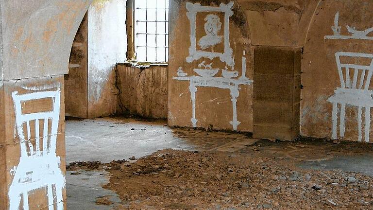 Graffitikünstler: Wenn es schon kein Mobiliar mehr in dem Gebäude gibt, wird zumindest so getan, als ob. Graffitikünstler: Wenn es schon kein Mobiliar mehr in dem Gebäude gibt, wird zumindest so getan, als ob.