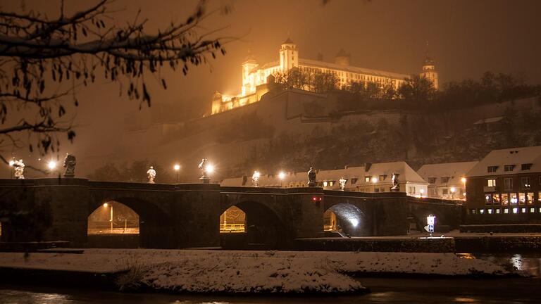 60 Jahre Fotoclub Heidingsfeld, Würzburg im Winter bei Nacht