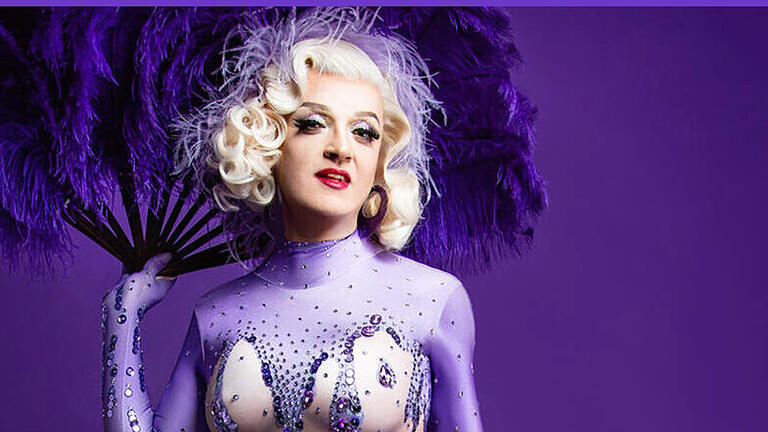 Vorstellung Programm Kissinger Sommer 2025 - Kultfigur Sheila Wolf wird die „Vaudeville-Varieté Burlesque Revue“ präsentieren. Vorstellung Programm Kissinger Sommer 2025 - Kultfigur Sheila Wolf wird die „Vaudeville-Varieté Burlesque Revue“ präsentieren.