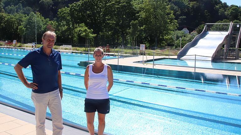 Werkleiter Klemens Albert und Schwimmeisterin Kerstin Ittensohn konnten mit der Saison im Freibad zufrieden sein.