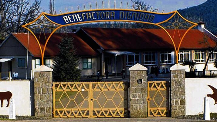 Einst Ort düsterer Machenschaften: Eingang zur Colonia Dignidad. Einst Ort düsterer Machenschaften: Eingang zur Colonia Dignidad.