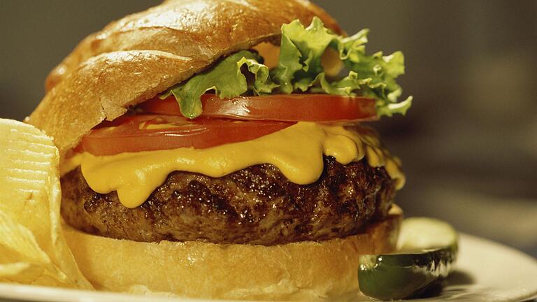 Ein Burger (Symbolbild).