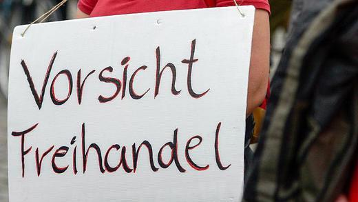 TTIP - Das Freihandelsabkommen zwischen der EU und den USA steht stark in der Kritik. Foto: Peter Endig TTIP - Das Freihandelsabkommen zwischen der EU und den USA steht stark in der Kritik. Foto: Peter Endig