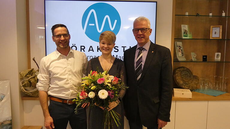 Jochen Andernach (links) und Steffi Martin haben ihren Fachbetrieb Hörakustik Andernach & Martin in Haßfurt neu eröffnet. Bürgermeister Günther Werner (rechts) überbrachte dazu die Glückwünsche der Stadt Haßfurt. Jochen Andernach (links) und Steffi Martin haben ihren Fachbetrieb Hörakustik Andernach & Martin in Haßfurt neu eröffnet. Bürgermeister Günther Werner (rechts) überbrachte dazu die Glückwünsche der Stadt Haßfurt.