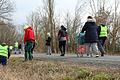 Unterwegs in Sachen Umweltschutz: Mitarbeiter der zur Lebenshilfe Schweinfurt gehörenden Werkstatt für behinderte Menschen Augsfeld sammeln im Rahmen von „Rama dama“ Müll ein, der am Augsfelder Wirtschaftsweg Richtung Staatsstraße 2427 liegt.