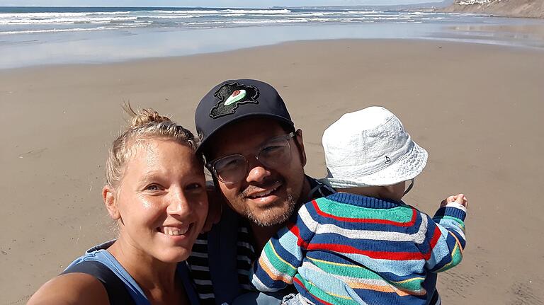 Selfie am Strand: Annika Wachter und Roberto Gallegos Ricci, Weltumradler aus Kitzingen, vergangenen März im Urlaub in Mexiko. Selfie am Strand: Annika Wachter und Roberto Gallegos Ricci, Weltumradler aus Kitzingen, vergangenen März im Urlaub in Mexiko.