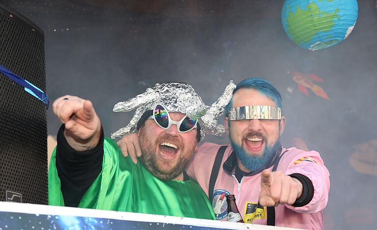 Mit dem Disco-Express nahmen die 'Nexdöcher' Kurs aufs Weltall. Mit dem Disco-Express nahmen die 'Nexdöcher' Kurs aufs Weltall.