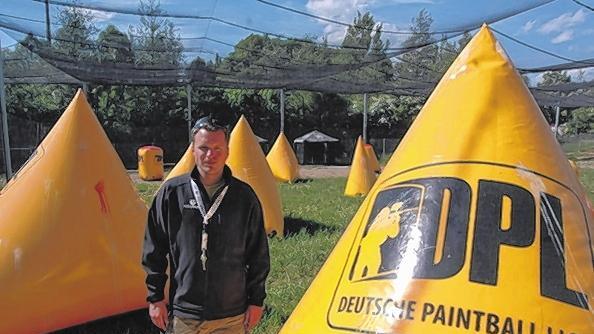 Aufgeblasene Pylonen: Auf diesem Feld können Turniere gespielt werden.