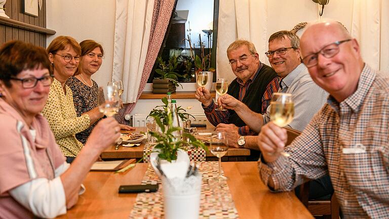 Im Herbst nach der Weinlese öffnen viele Heckenwirtschaften ihre Tore - wie hier bei der Winzerfamilie Bauer in Thüngersheim (Lkr. Würzburg).&nbsp;