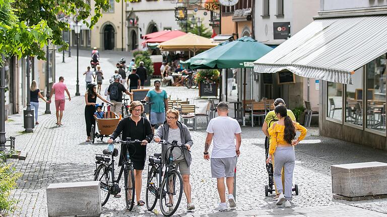 Seit Jahren kämpft Kitzingen um seine Mitte – bislang vergeblich. Ein Innenstadtkonzept hat der Stadtrat immer noch nicht verabschiedet. Seit Jahren kämpft Kitzingen um seine Mitte – bislang vergeblich. Ein Innenstadtkonzept hat der Stadtrat immer noch nicht verabschiedet.