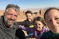 Von Sulzdorf geradewegs in die Sahara: Carsten, Julius, Luisa und Mary Schad mitten in der Wüse. Ihr Abenteuer mit einem umgebauten Rettungswagen wird unvergessen bleiben.