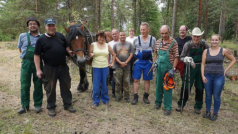 Die SOS-Kinderdorfgruppe aus Hohenroth bei Rieneck im Spessart war in der Rhön zu einem Arbeitseinsatz zu Gast und leistet wieder einen Beitrag zur nachhaltigen Entwicklung.