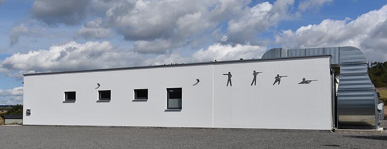 Außenansicht: Das neue Schützenhaus der Königlich Privilegierten Schützengesellschaft Bad Neustadt. Außenansicht: Das neue Schützenhaus der Königlich Privilegierten Schützengesellschaft Bad Neustadt.
