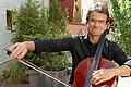 Eduard Resatsch, Cellist der Bamberger Symphoniker und etablierter Komponist, hat sein Entsetzen über den Krieg in Noten ausgedrückt.