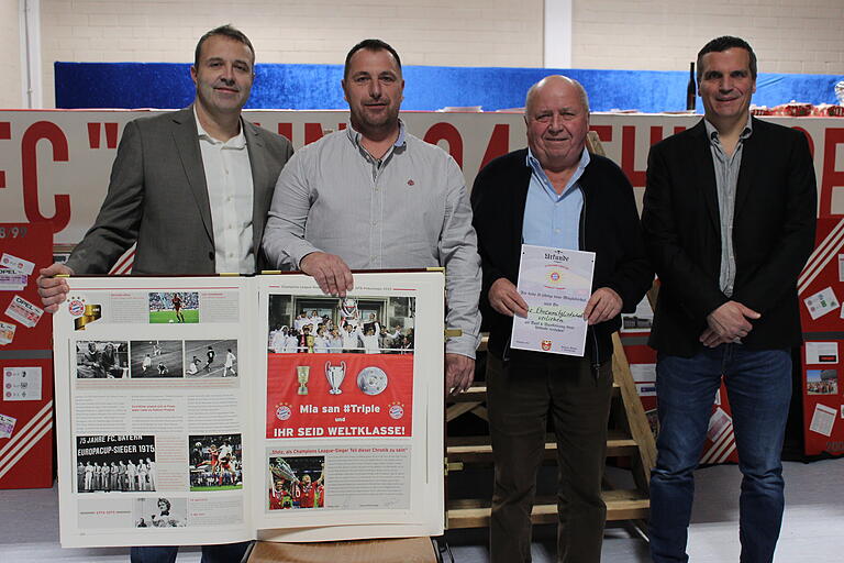 Herbert Fiedler ist das erste Ehrenmitglied des FC-Bayern-Fanclubs "Sonne 94 Thüngen". Im Bild von links: Ingo Schäfer, Andy Deivel, Herbert und Andreas Fiedler. Herbert Fiedler ist das erste Ehrenmitglied des FC-Bayern-Fanclubs "Sonne 94 Thüngen". Im Bild von links: Ingo Schäfer, Andy Deivel, Herbert und Andreas Fiedler.