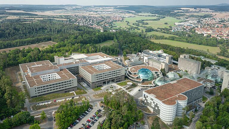 Die Kardiologie des Rhön-Klinikums wurde vom US-Nachrichtenmagazin Newsweek und dem Datenportal Statista in die World´s Best Hospitals-Liste aufgenommen. Die Kardiologie des Rhön-Klinikums wurde vom US-Nachrichtenmagazin Newsweek und dem Datenportal Statista in die World´s Best Hospitals-Liste aufgenommen.