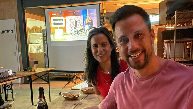Monika und Michael Nätscher hatten sich ihren Auftritt bei der Gründershow 'Die Höhle der Löwen' zusammen mit Familie und Freunde angeschaut. Monika und Michael Nätscher hatten sich ihren Auftritt bei der Gründershow 'Die Höhle der Löwen' zusammen mit Familie und Freunde angeschaut.
