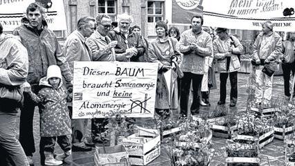 Protest vor dem Rathaus: Vor 25 Jahren Plädoyer für Sonnenenergie.