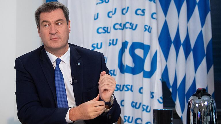 Markus Söder, Parteivorsitzender und Ministerpräsident von Bayern, in seinem Büro vor seiner Rede zum virtuellen Parteitag der CSU.