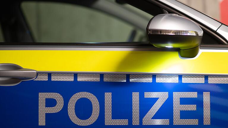 Die Polizei ermittelt.       -  Die Polizei muss in den eigenen Reihen wegen Waffenmissbrauchs ermitteln. (Symbolbild)