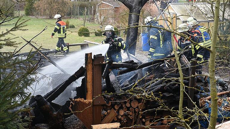 Am Dienstag brannte ein Gartenhaus in Estenfeld. Am Dienstag brannte ein Gartenhaus in Estenfeld.